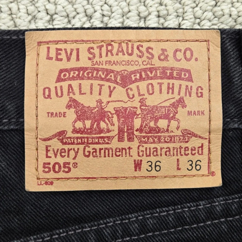 Vintage Levis 505 Regular Fit Straight Leg Black Denim Jeans Mens 36x36 Y2K